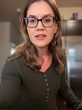 MaiseKnox online show from 8, 10, 2025