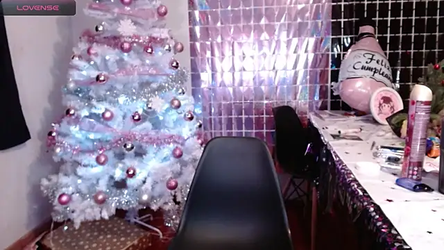 Snapshot of lil_daisy7 chatting on 21, 12, 2024 lil daisy7 online show from 21, 12, 2024