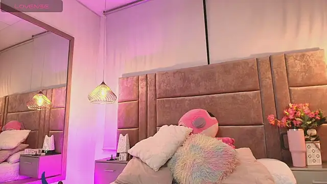 Snapshot of Vivi_prinncess chatting on 31, 5, 2026 Vivi prinncess online show from 31, 5, 2026