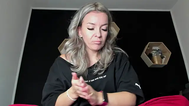 Snapshot of Alesys69 chatting on 30, 10, 2025 Alesys69 online show from 30, 10, 2025