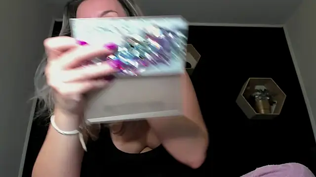 Snapshot of Alesys69 chatting on 19, 10, 2025 Alesys69 online show from 19, 10, 2025