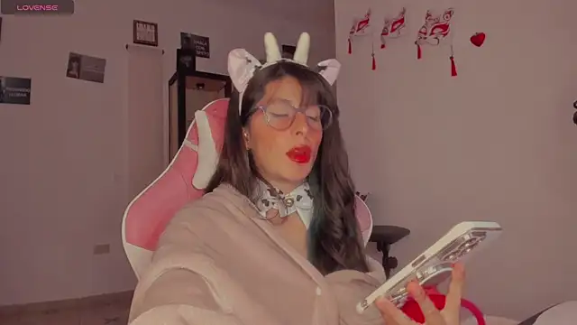 Snapshot of VYONED chatting on 1, 1, 2025 VYONED online show from 1, 1, 2025