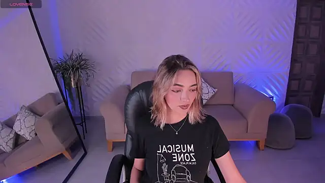 MelissaMoore  online show from 11, 11, 2025