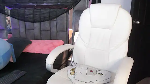 Christaly  online show from 24, 10, 2025