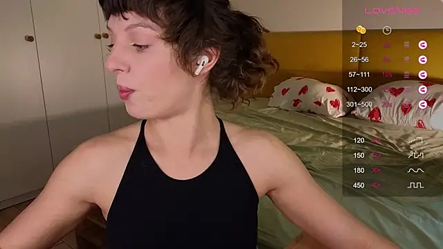 Snapshot of AliceKingsleigh chatting on 14, 5, 2026 AliceKingsleigh online show from 14, 5, 2026