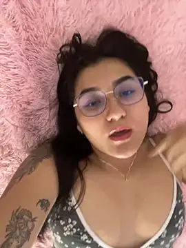 Snapshot of yessi_rose chatting on 11, 10, 2025 yessi rose online show from 11, 10, 2025