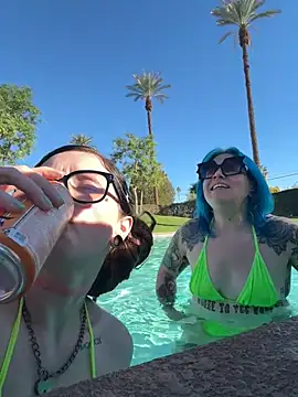 Snapshot of BlaizeyBBy chatting on 8, 11, 2025 BlaizeyBBy online show from 8, 11, 2025