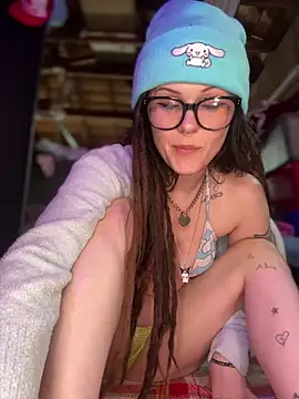 Snapshot of BlaizeyBBy chatting on 26, 10, 2025 BlaizeyBBy online show from 26, 10, 2025