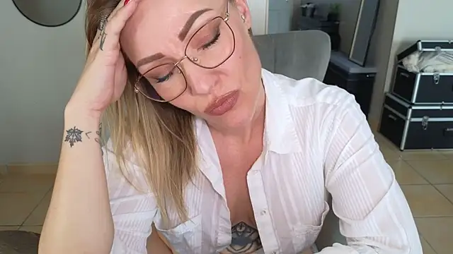 Sacha-xx online show from 9, 2, 2026