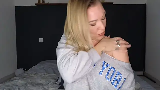 Sacha-xx online show from 12, 1, 2026