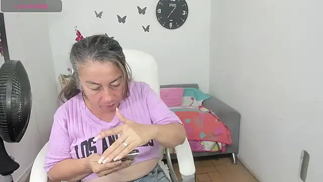 Snapshot of stepmother_105 chatting on 25, 5, 2026 stepmother 105 online show from 25, 5, 2026