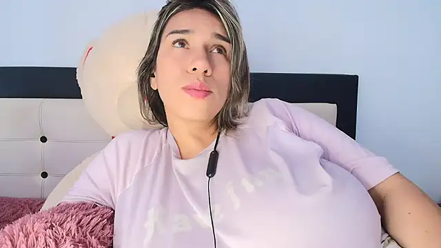 Snapshot of na-biky chatting on 5, 10, 2025 na-biky online show from 5, 10, 2025