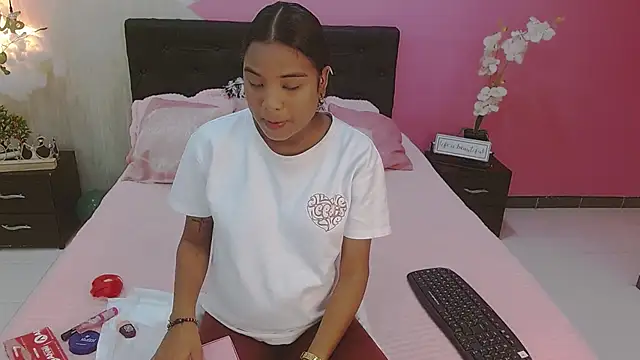 roxy cooper online show from 20, 3, 2025