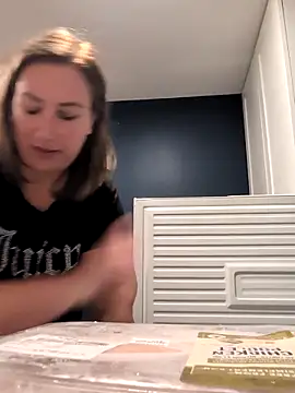 Canadian BBW online show from 7, 11, 2025