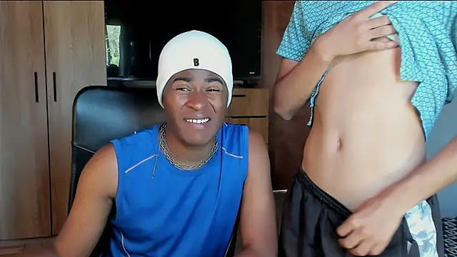 Snapshot of CrissBrownxxx chatting on 15, 5, 2026 CrissBrownxxx online show from 15, 5, 2026