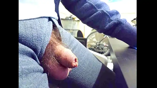 hairyuncut00 online show from 22, 4, 2026