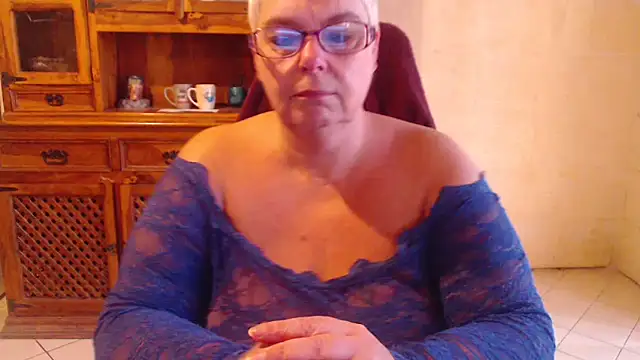 Snapshot of MISS_LINDAH chatting on 7, 5, 2026 MISS LINDAH online show from 7, 5, 2026