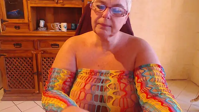 Snapshot of MISS_LINDAH chatting on 9, 5, 2026 MISS LINDAH online show from 9, 5, 2026