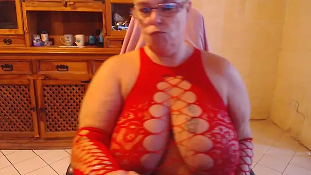 Snapshot of MISS_LINDAH chatting on 7, 10, 2025 MISS LINDAH online show from 7, 10, 2025