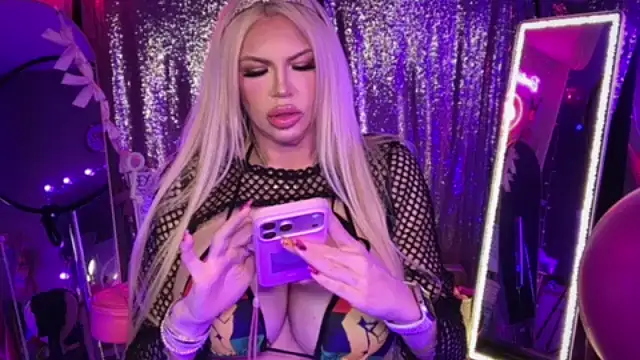 Snapshot of bimbotwerkqueen chatting on 20, 6, 2026 bimbotwerkqueen online show from 20, 6, 2026