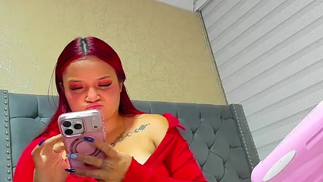 Imannejulienne online show from 15, 5, 2026
