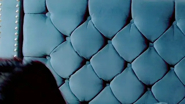 Imannejulienne online show from 14, 10, 2025