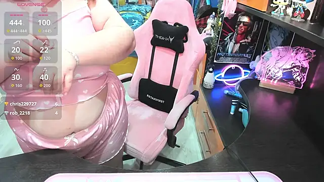 Snapshot of Softie_Sofy chatting on 17, 10, 2025 Softie Sofy online show from 17, 10, 2025