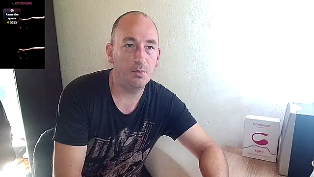 Snapshot of Johan___Barker chatting on 13, 11, 2025 Johan Barker online show from 13, 11, 2025