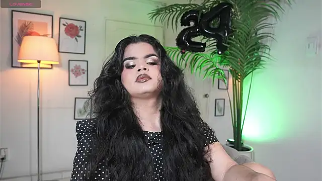 Snapshot of artechloe chatting on 28, 10, 2025 artechloe online show from 28, 10, 2025