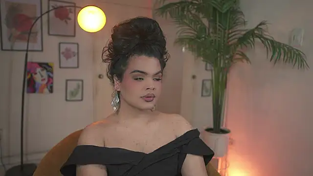 Snapshot of artechloe chatting on 25, 11, 2025 artechloe online show from 25, 11, 2025