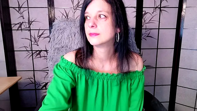 Snapshot of _Sweetlonglips_ chatting on 7, 6, 2026 Sweetlonglips online show from 7, 6, 2026