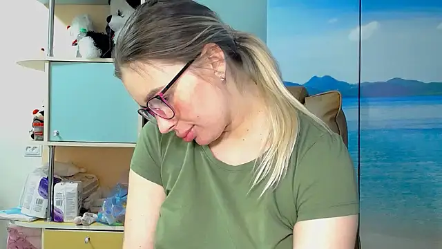 Snapshot of miaa_sunn chatting on 14, 12, 2025 miaa sunn online show from 14, 12, 2025