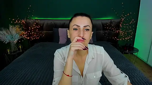 Rebecca Diamond online show from 3, 3, 2025