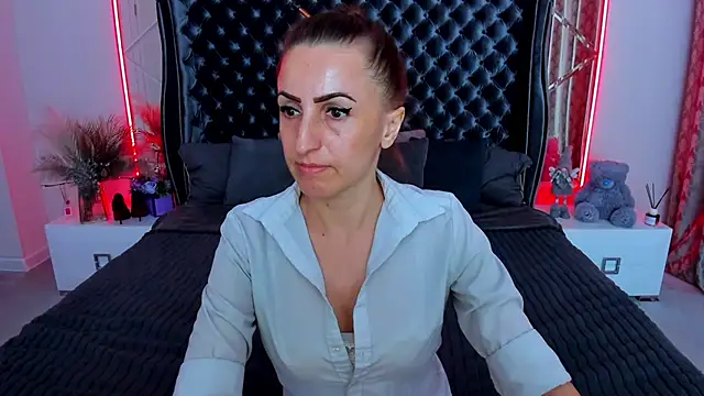 Snapshot of Rebecca_Diamond chatting on 11, 5, 2026 Rebecca Diamond online show from 11, 5, 2026