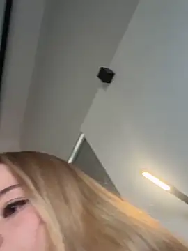 curchez  online show from 3, 3, 2026