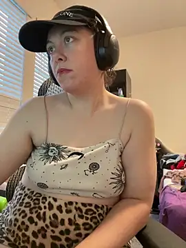 Snapshot of bratcore chatting on 28, 3, 2026 bratcore online show from 28, 3, 2026