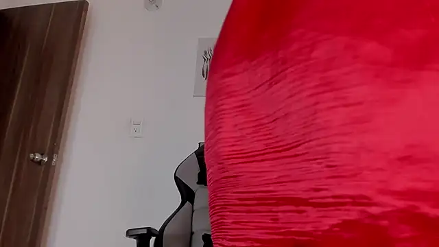 Snapshot of Hanna_Risso chatting on 28, 11, 2025 Hanna Risso online show from 28, 11, 2025