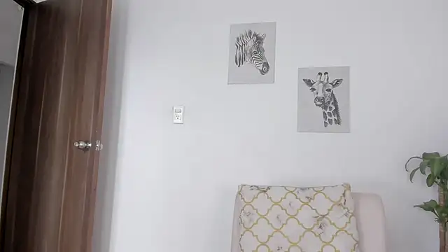 Snapshot of Hanna_Risso chatting on 27, 10, 2025 Hanna Risso online show from 27, 10, 2025