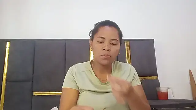 Snapshot of aleixane chatting on 24, 4, 2026 aleixane online show from 24, 4, 2026