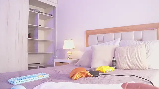 elena mature online show from 5, 12, 2025