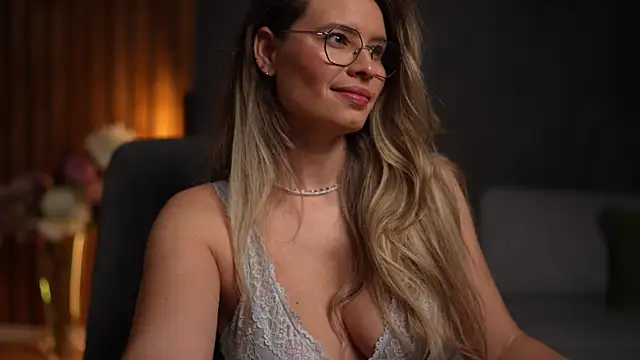 BrandyWhite online show from 18, 11, 2025