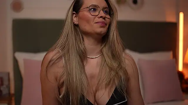 BrandyWhite online show from 17, 3, 2026