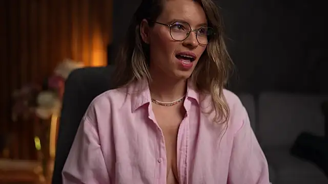 BrandyWhite online show from 3, 11, 2025