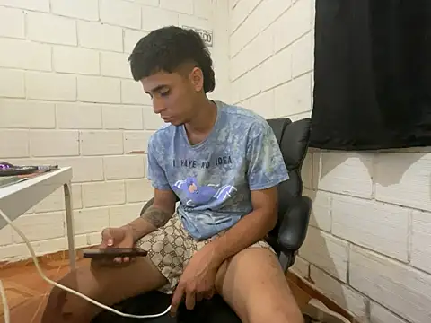 Snapshot of Max_TheHorseDick chatting on 17, 5, 2026 Max TheHorseDick online show from 17, 5, 2026