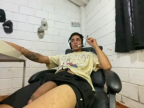 Snapshot of Max_TheHorseDick chatting on 1, 6, 2026 Max TheHorseDick online show from 1, 6, 2026