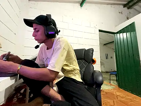 Max TheHorseDick online show from 18, 11, 2025