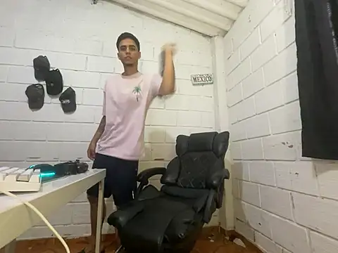 Snapshot of Max_TheHorseDick chatting on 5, 6, 2026 Max TheHorseDick online show from 5, 6, 2026