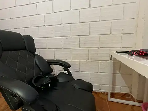 Max TheHorseDick online show from 9, 3, 2026