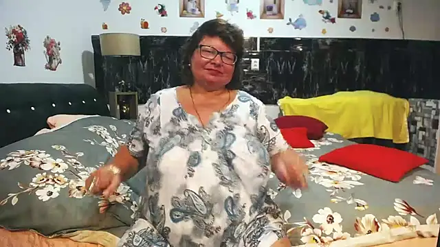 Snapshot of SweetMommaX chatting on 3, 4, 2026 SweetMommaX online show from 3, 4, 2026