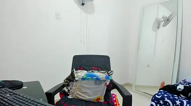 Snapshot of HUGEBOOBS_MILF chatting on 28, 12, 2024 HUGEBOOBS MILF online show from 28, 12, 2024